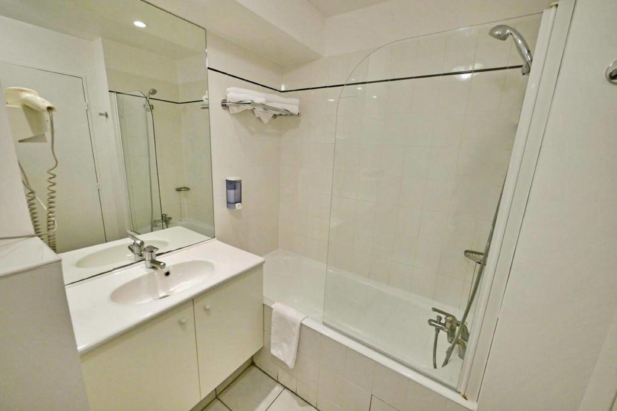 Tempolodge La Defense Курбевуа Экстерьер фото